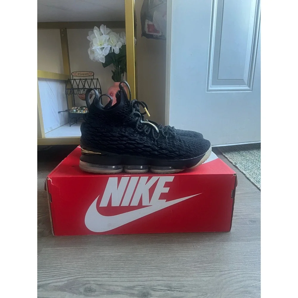Nike LeBron 15 Men's Black Gold 897648-006 Size 9